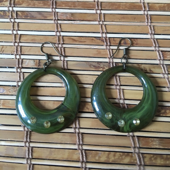 Vintage Green Swirl Crystal Pierced Plastic Circle Hoop Dangle Earrings - Picture 4 of 7